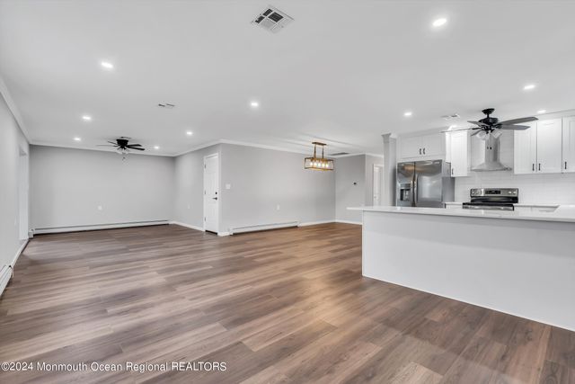 8 Venezia Street, Toms River, NJ 08757