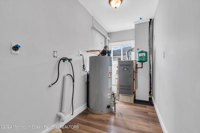 8 Venezia Street, Toms River, NJ 08757