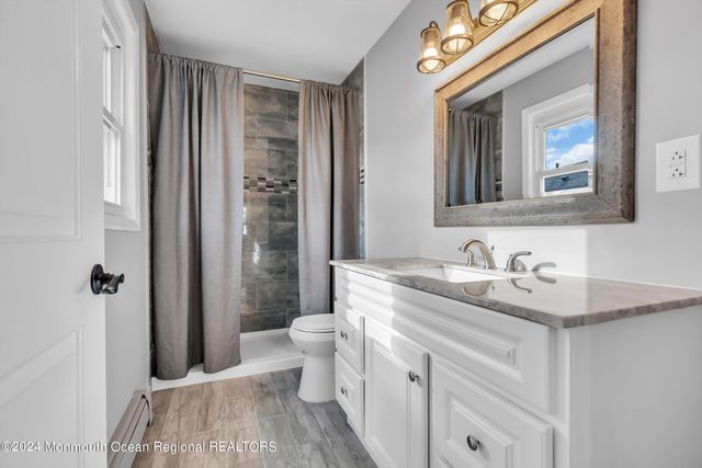 8 Venezia Street, Toms River, NJ 08757