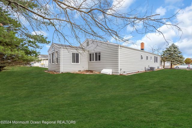 8 Venezia Street, Toms River, NJ 08757