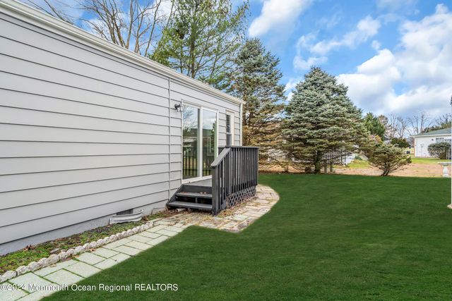 8 Venezia Street, Toms River, NJ 08757