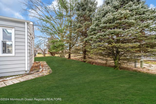 8 Venezia Street, Toms River, NJ 08757