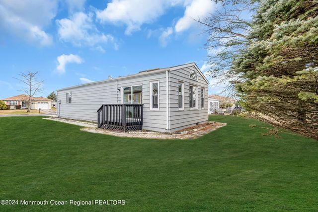 8 Venezia Street, Toms River, NJ 08757