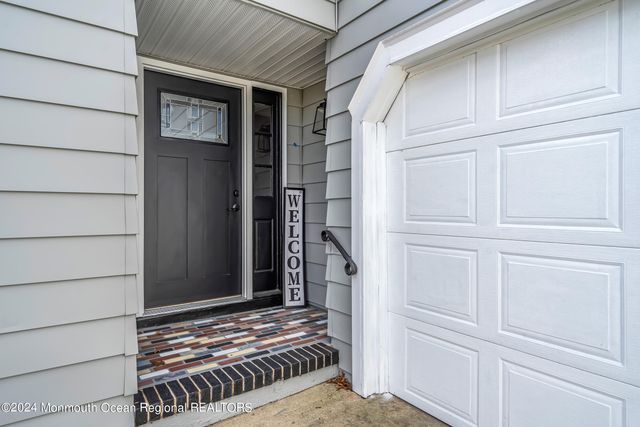 8 Venezia Street, Toms River, NJ 08757