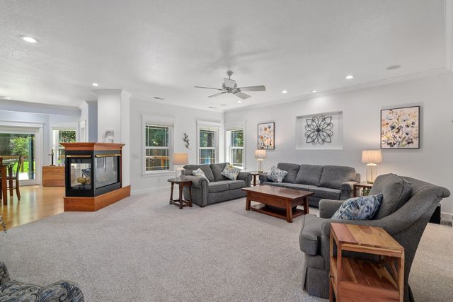 449 S Espey Road, Grants Pass, OR 97527