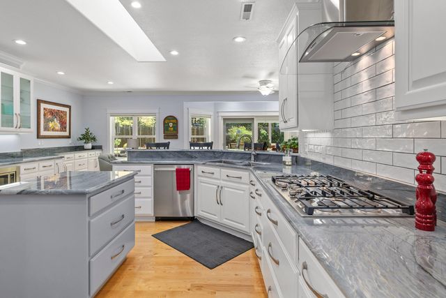 449 S Espey Road, Grants Pass, OR 97527