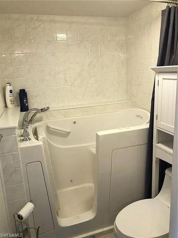 7410 Lake Breeze DR 210, Fort Myers, FL 33907