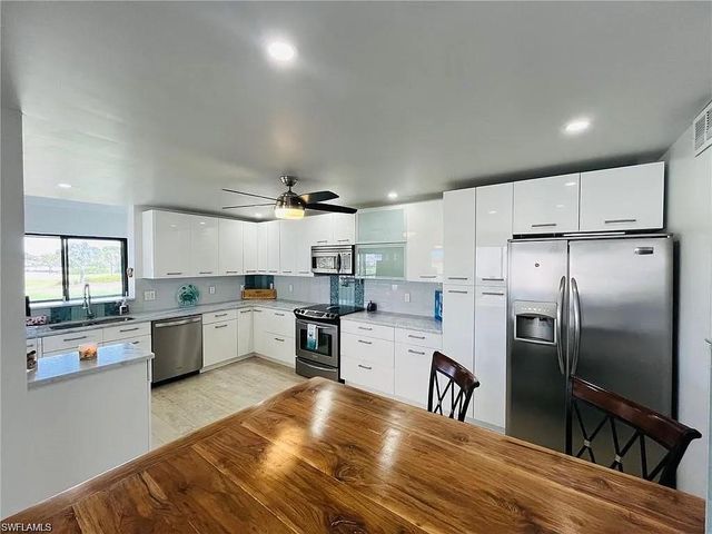 7410 Lake Breeze DR 210, Fort Myers, FL 33907