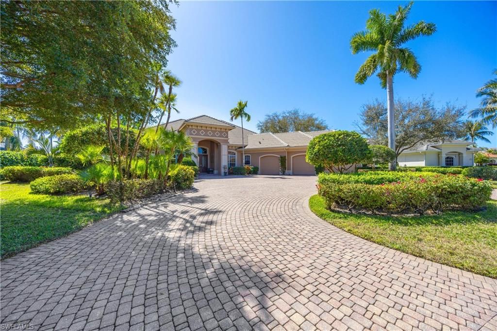 1687 Persimmon DR, NAPLES, FL 34109 — exterior