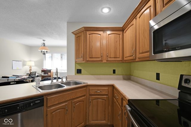 700 S Buckingham Road, Yorktown, IN 47396
