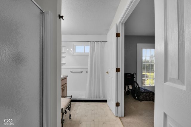 700 S Buckingham Road, Yorktown, IN 47396