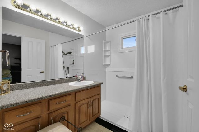 700 S Buckingham Road, Yorktown, IN 47396