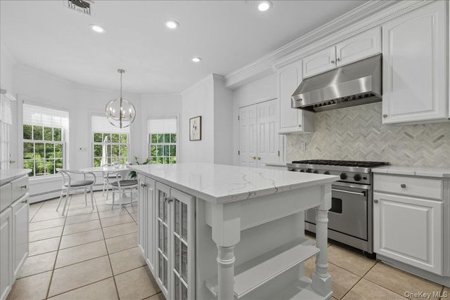 5 Morgan Lane, Locust Valley, NY 11560