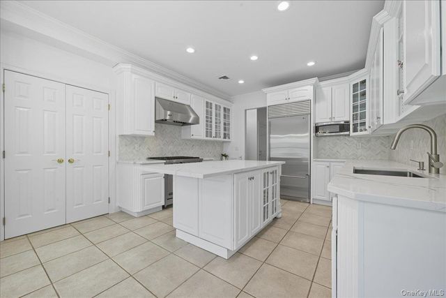 5 Morgan Lane, Locust Valley, NY 11560