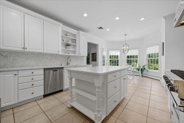 5 Morgan Lane, Locust Valley, NY 11560