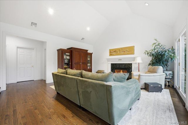 5 Morgan Lane, Locust Valley, NY 11560