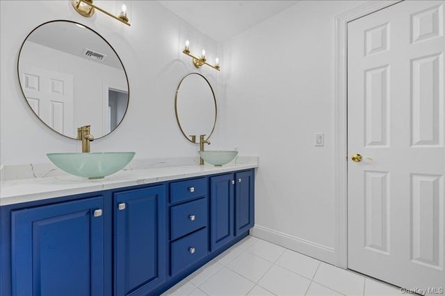 5 Morgan Lane, Locust Valley, NY 11560