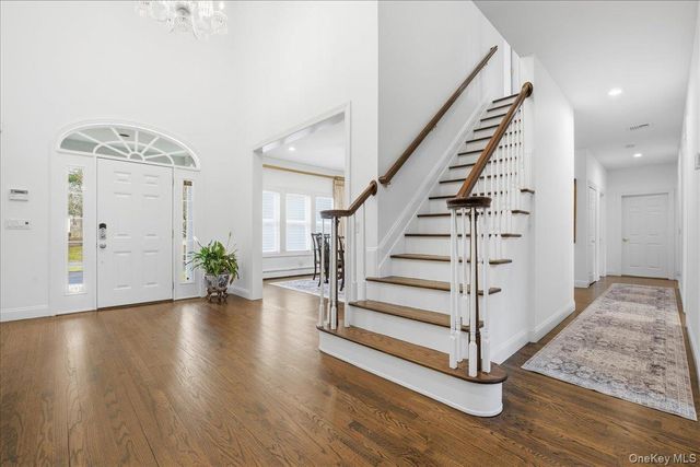 5 Morgan Lane, Locust Valley, NY 11560