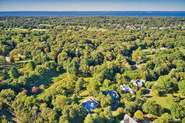 5 Morgan Lane, Locust Valley, NY 11560