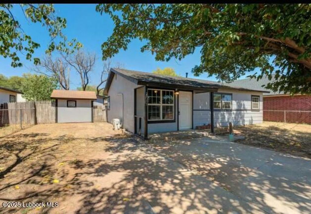 2715 E 2nd Place, Lubbock, TX 79403