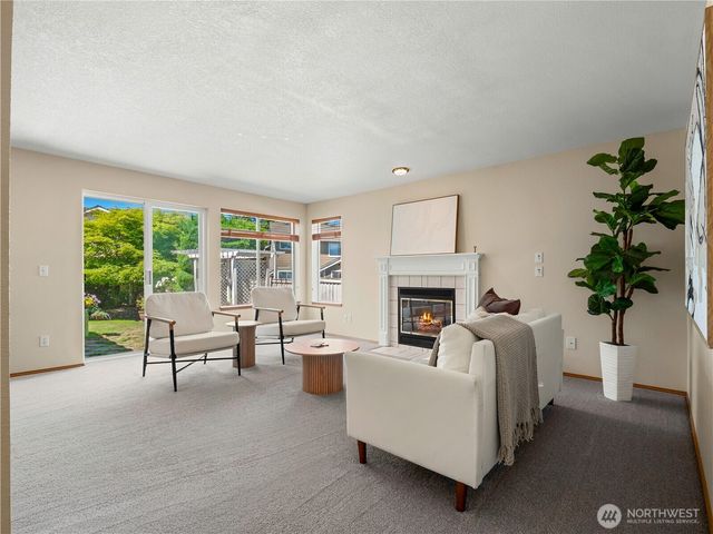 3138 Hunter Court, Enumclaw, WA 98022