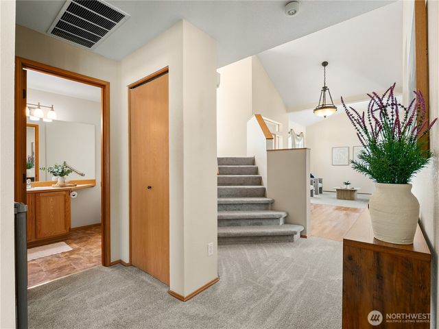 3138 Hunter Court, Enumclaw, WA 98022