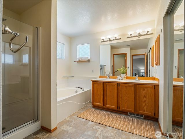 3138 Hunter Court, Enumclaw, WA 98022