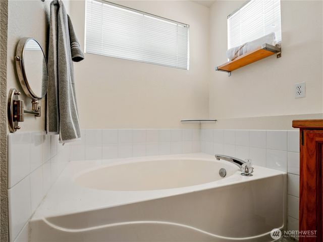 3138 Hunter Court, Enumclaw, WA 98022