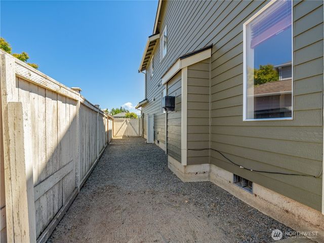 3138 Hunter Court, Enumclaw, WA 98022