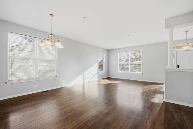 2140 Colchester Avenue, Hoffman Estates, IL 60192