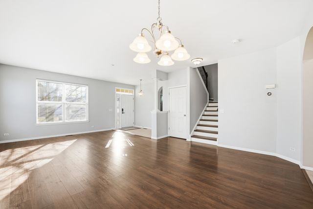 2140 Colchester Avenue, Hoffman Estates, IL 60192