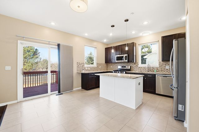 2140 Colchester Avenue, Hoffman Estates, IL 60192