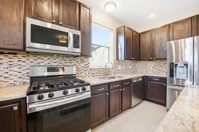 2140 Colchester Avenue, Hoffman Estates, IL 60192