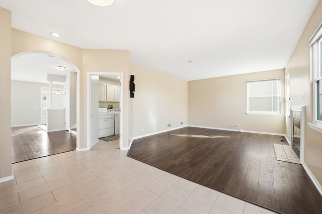 2140 Colchester Avenue, Hoffman Estates, IL 60192