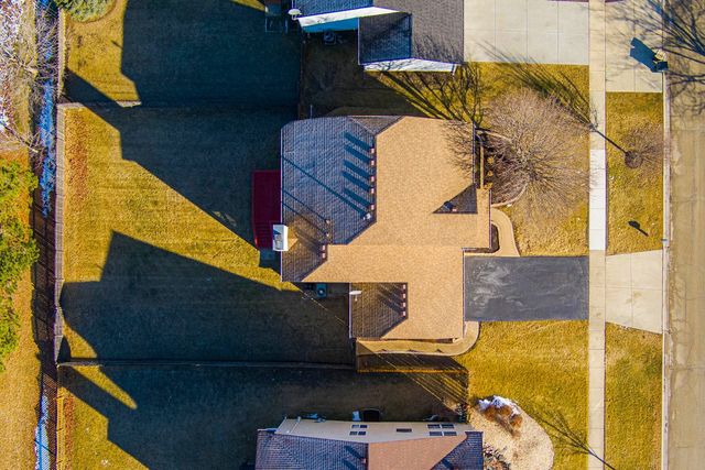 2140 Colchester Avenue, Hoffman Estates, IL 60192