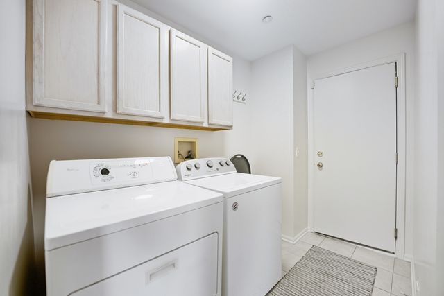 2140 Colchester Avenue, Hoffman Estates, IL 60192