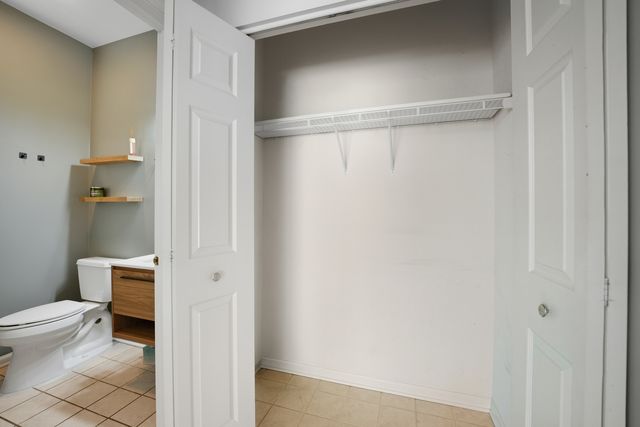 2140 Colchester Avenue, Hoffman Estates, IL 60192