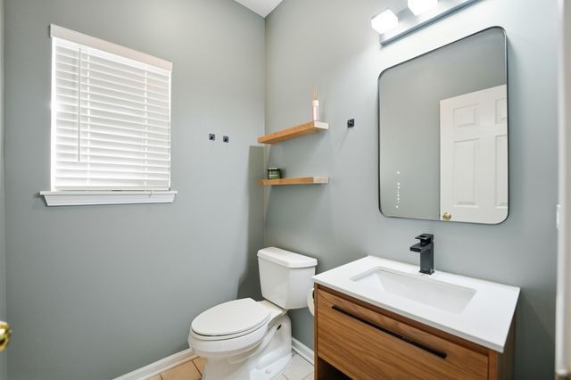 2140 Colchester Avenue, Hoffman Estates, IL 60192