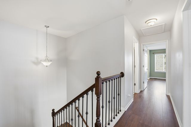 2140 Colchester Avenue, Hoffman Estates, IL 60192