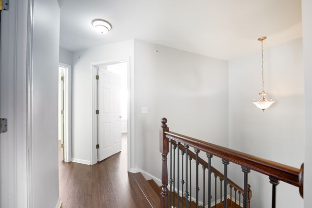 2140 Colchester Avenue, Hoffman Estates, IL 60192