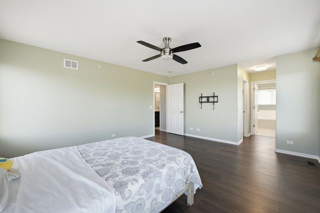 2140 Colchester Avenue, Hoffman Estates, IL 60192