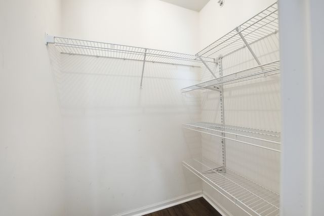 2140 Colchester Avenue, Hoffman Estates, IL 60192