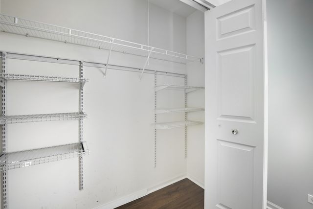 2140 Colchester Avenue, Hoffman Estates, IL 60192