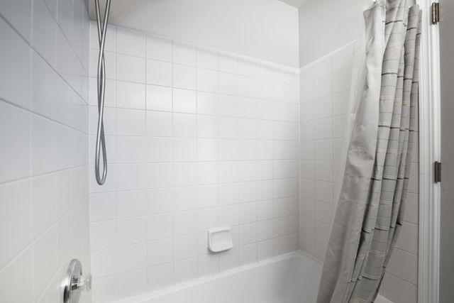 2140 Colchester Avenue, Hoffman Estates, IL 60192