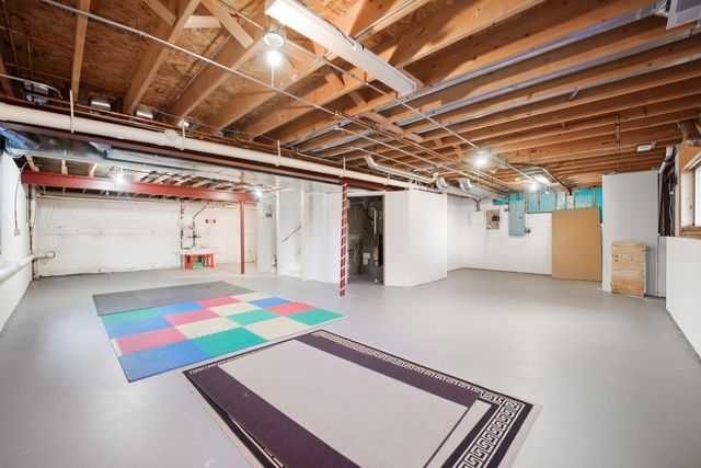 2140 Colchester Avenue, Hoffman Estates, IL 60192