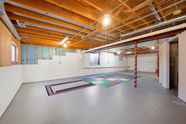 2140 Colchester Avenue, Hoffman Estates, IL 60192