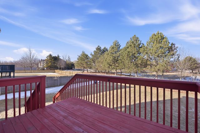 2140 Colchester Avenue, Hoffman Estates, IL 60192