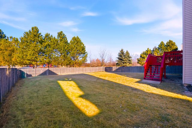 2140 Colchester Avenue, Hoffman Estates, IL 60192