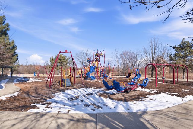 2140 Colchester Avenue, Hoffman Estates, IL 60192