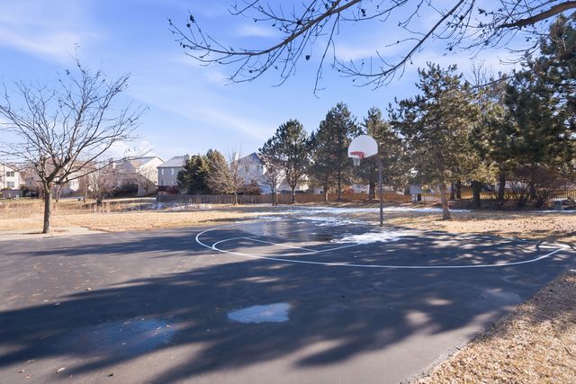 2140 Colchester Avenue, Hoffman Estates, IL 60192